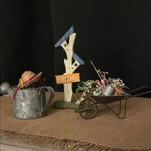 Decorative Shelf Accents